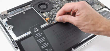 Apple Macbook baterijos keitimas